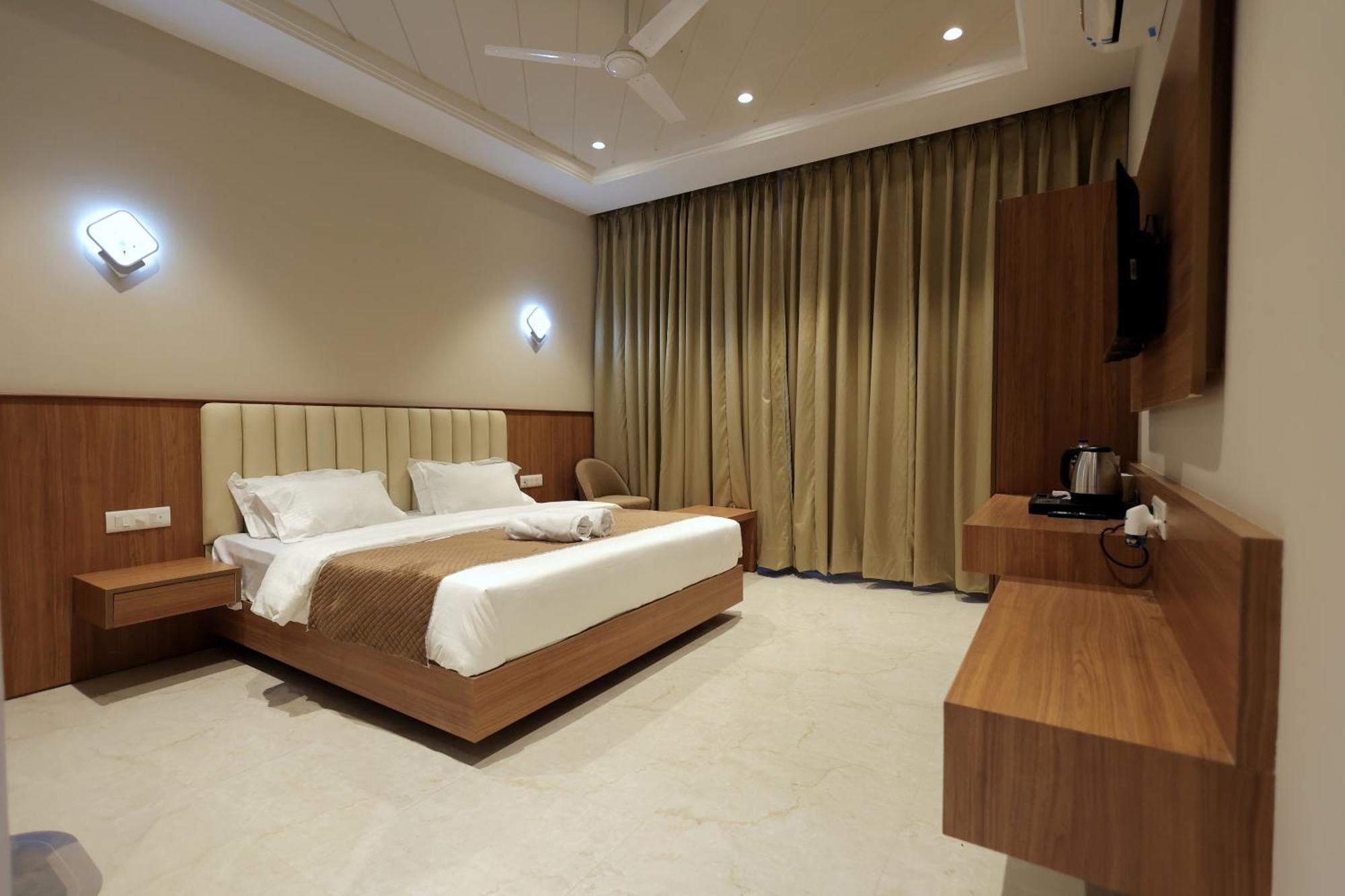Hotel Regal Palm Морадабад Экстерьер фото