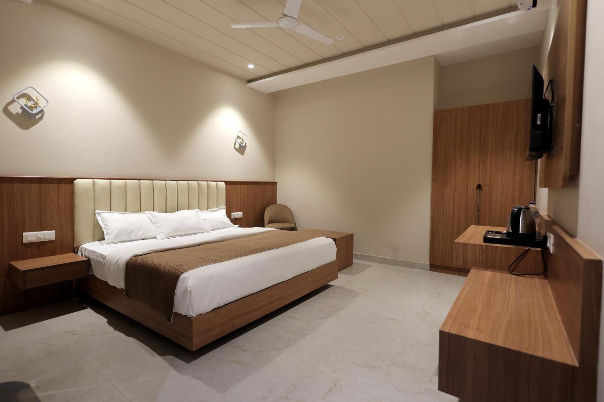 Hotel Regal Palm Морадабад Экстерьер фото